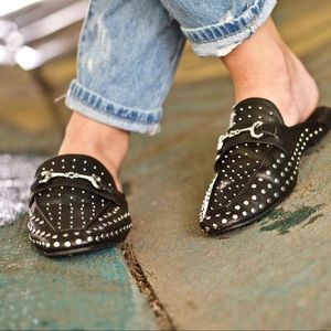 Steve Madden Razzi slides